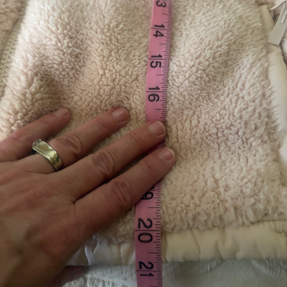 Beautiful JoyLab size M Light Peachy Pink Sherpa-Lined Puffer Vest. Quilted. - Picture 7 of 9